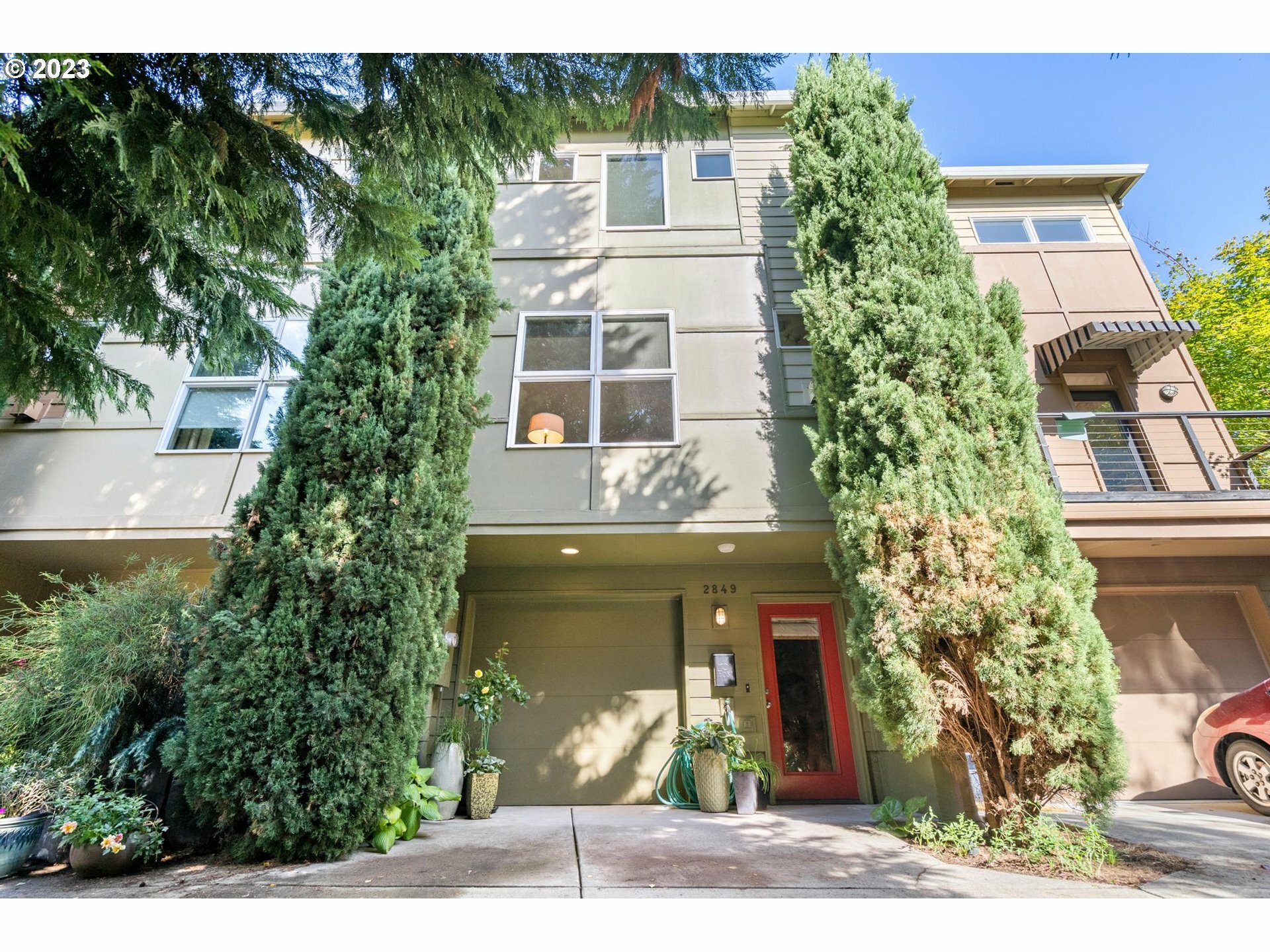 2849 SE Schiller St  Portland OR 97202 photo