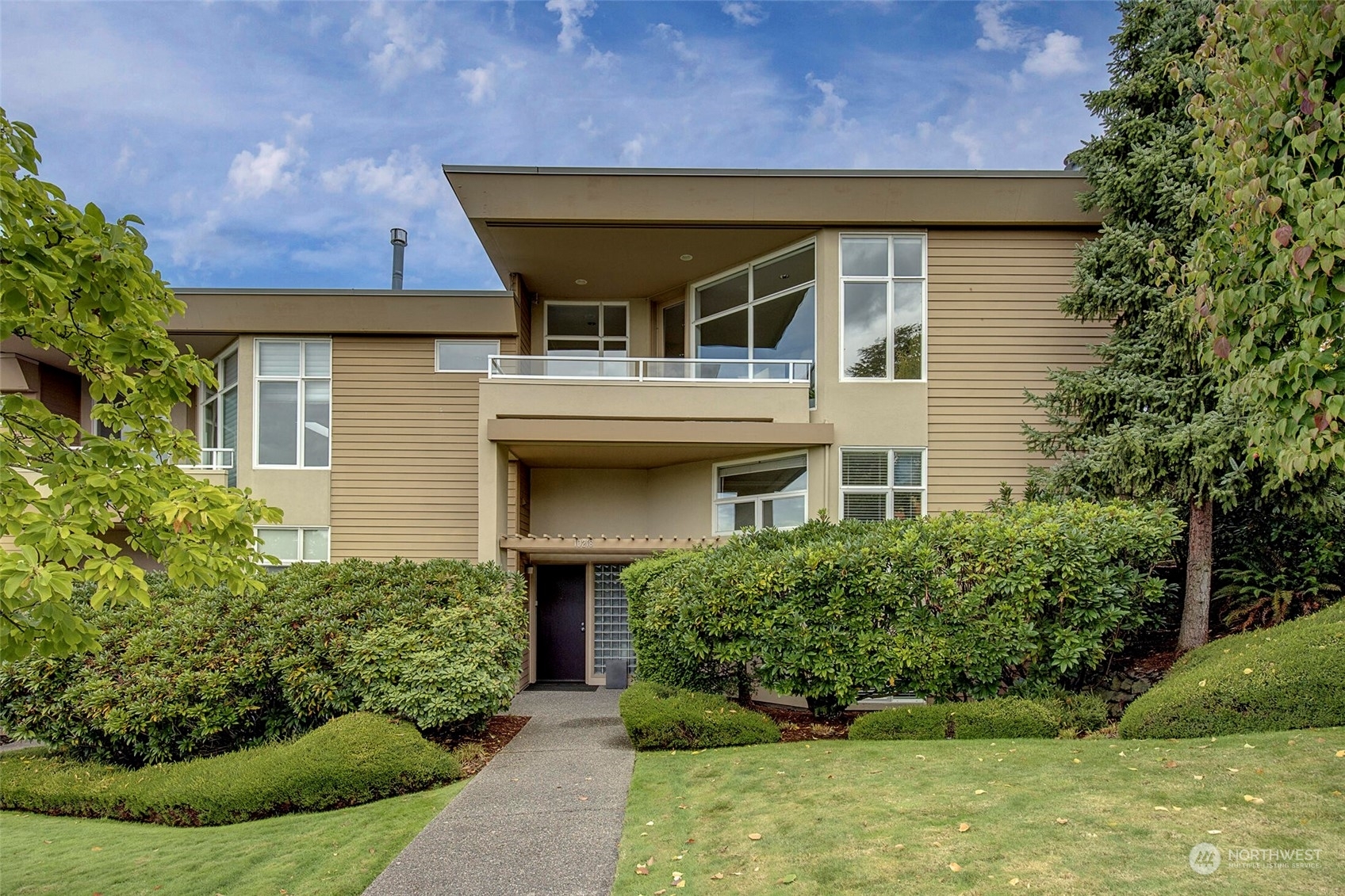 Property Photo:  10218 NE 62nd Street  WA 98033 