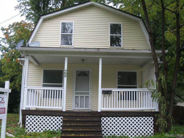 Property Photo:  406 Oakland Street  MI 48442 