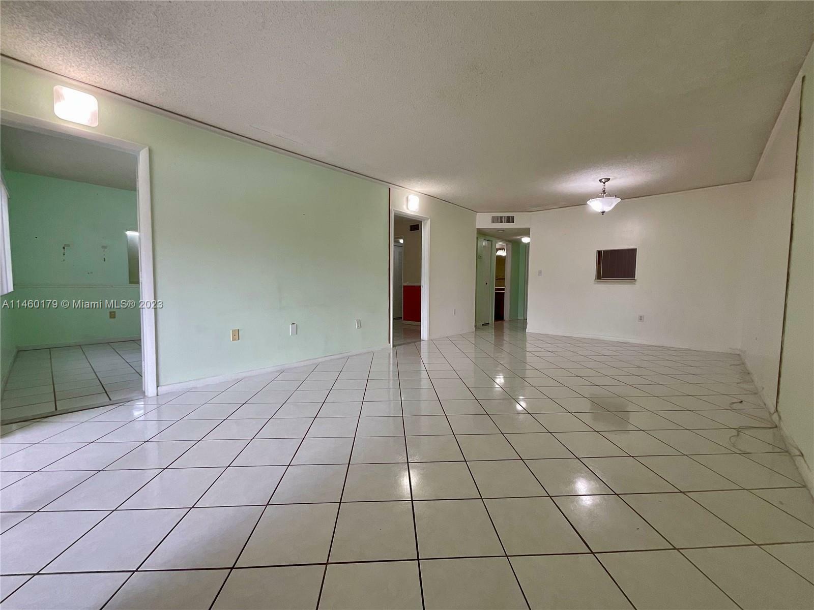 Property Photo:  13701 Kendale Lakes Cir B-213  FL 33183 