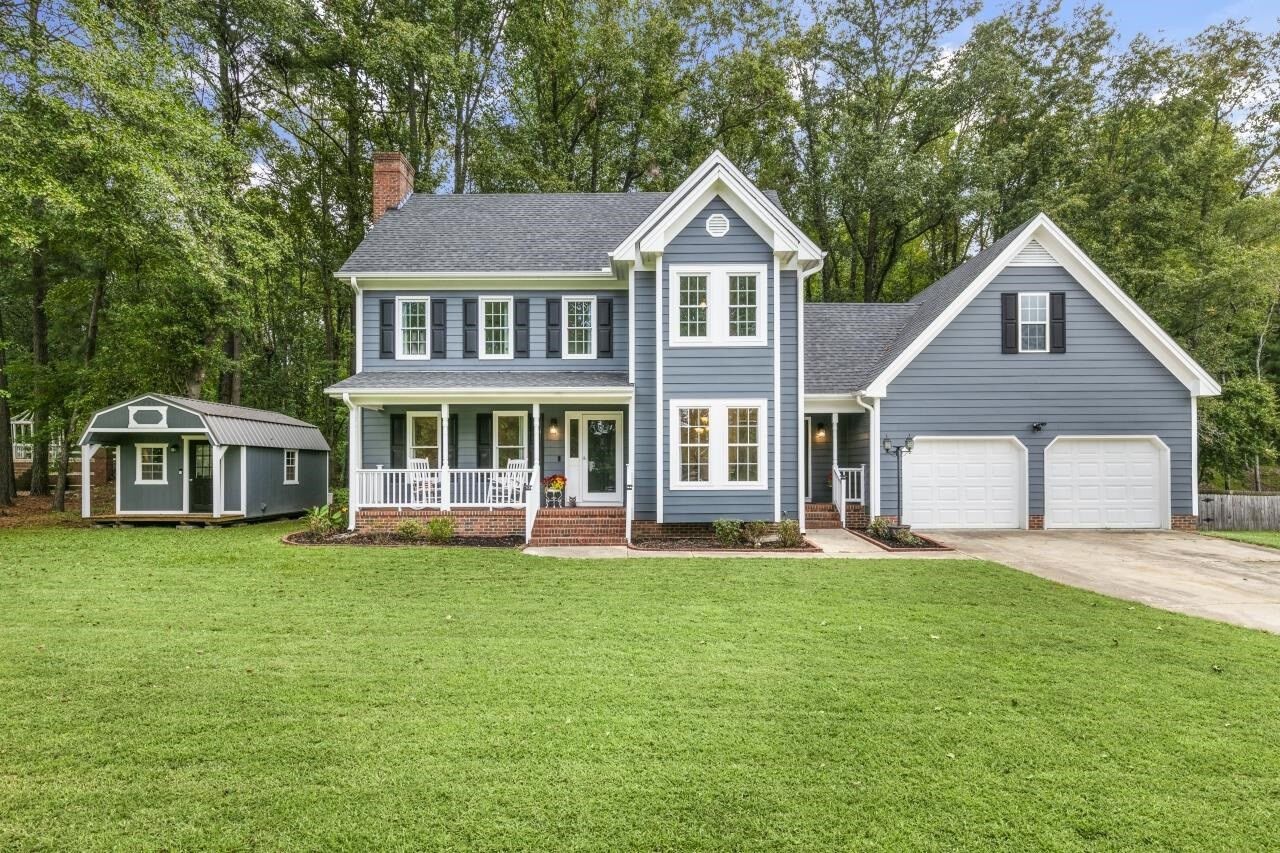 Property Photo:  10 Brightleaf Court  NC 27501 