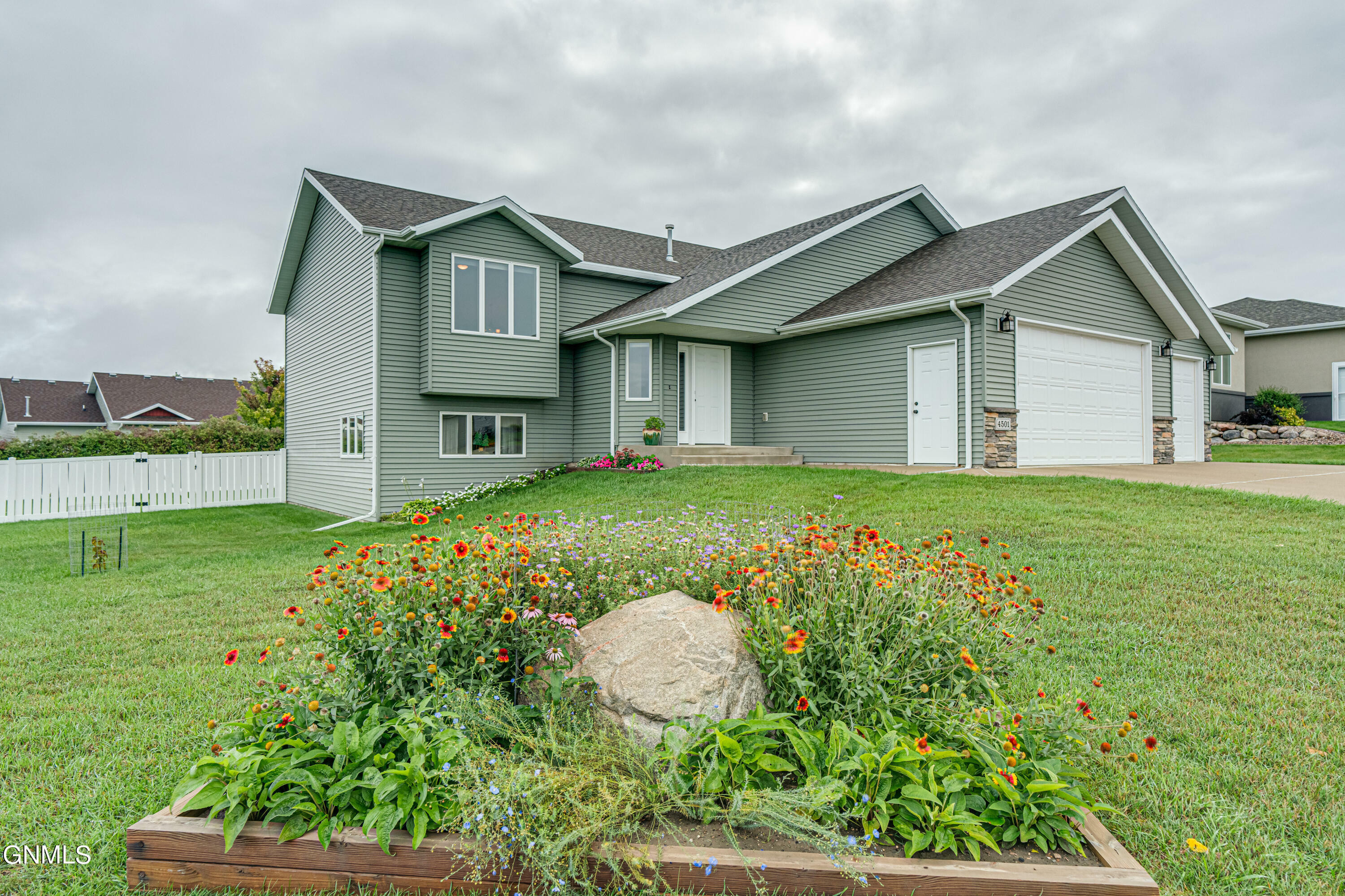 Property Photo:  4501 Silica Place  ND 58503 