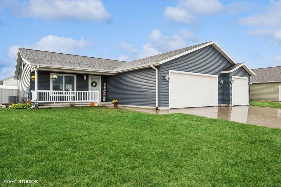 Property Photo:  3814 Viola Drive  IA 50677 