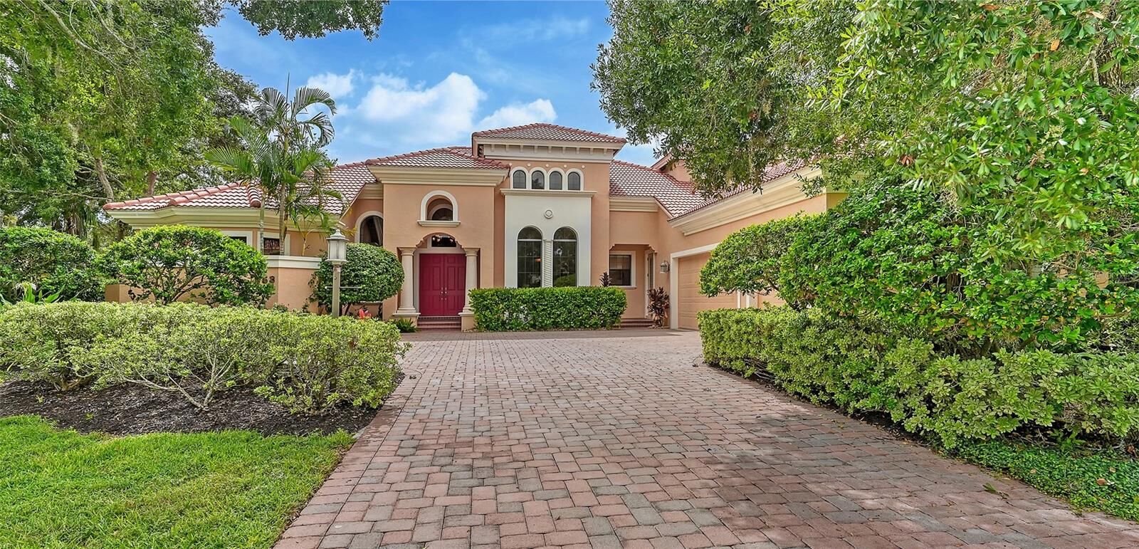 Property Photo:  853 Macewen Drive  FL 34229 