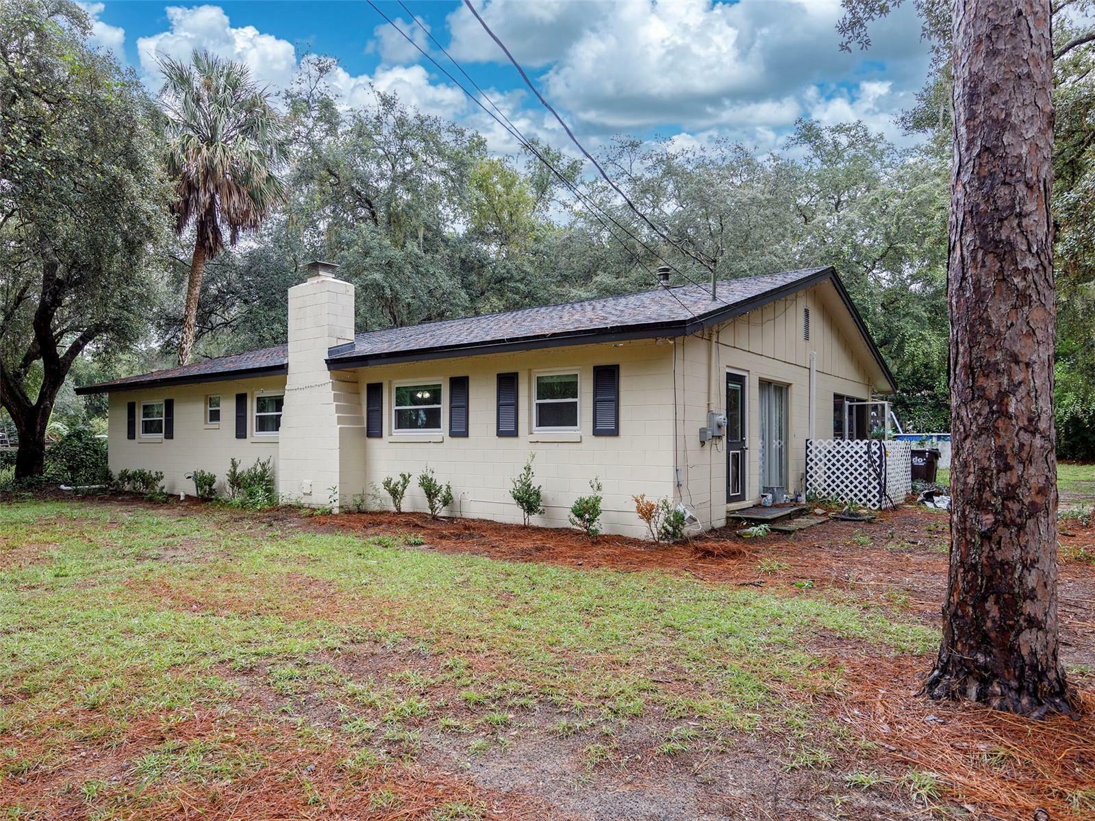 Property Photo:  5701 SE 170th Court  FL 32179 