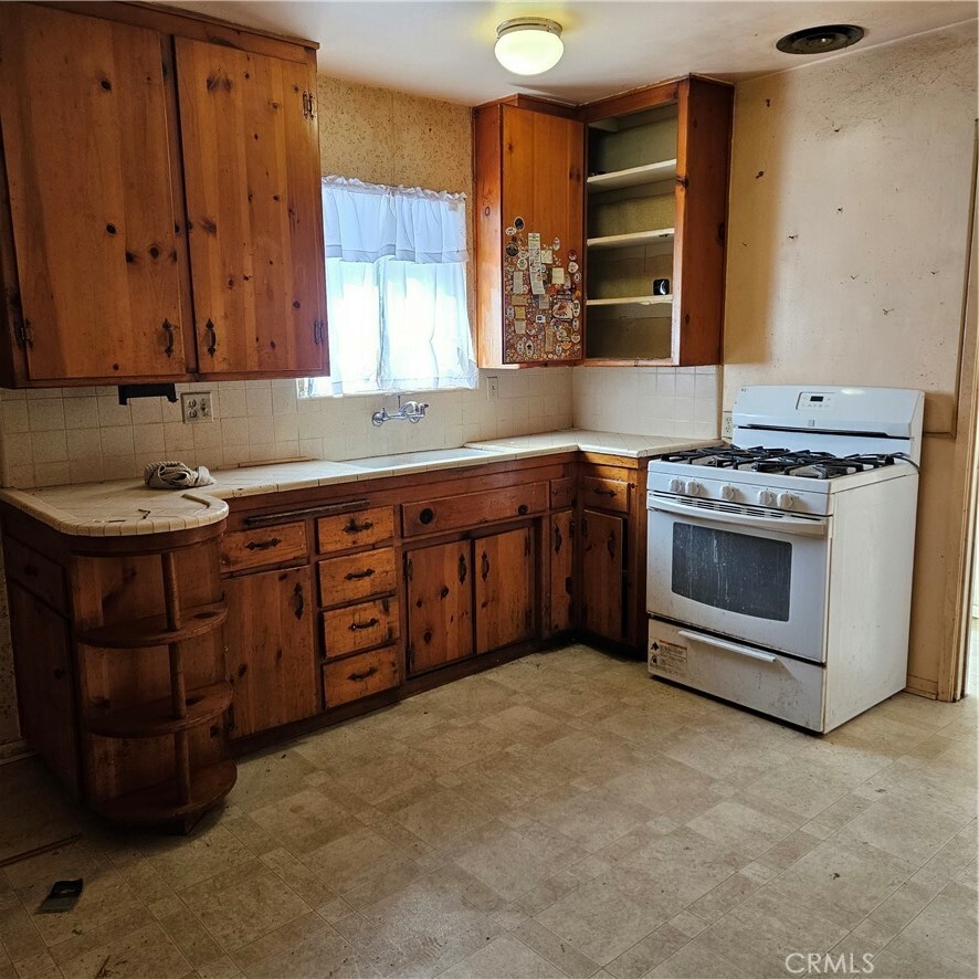 Property Photo:  221 W Orchard Street  CA 93458 