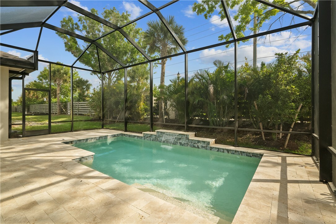 Property Photo:  4127 Lucaya Pointe Way  FL 32967 