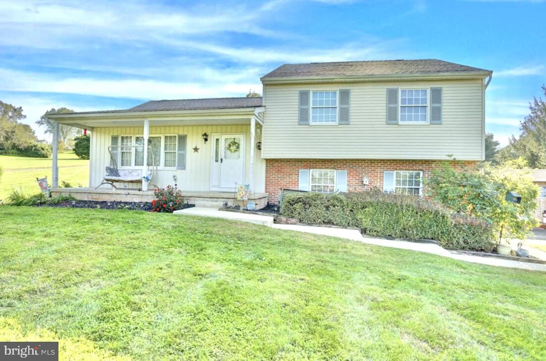Property Photo:  8 Windward Drive  PA 19504 