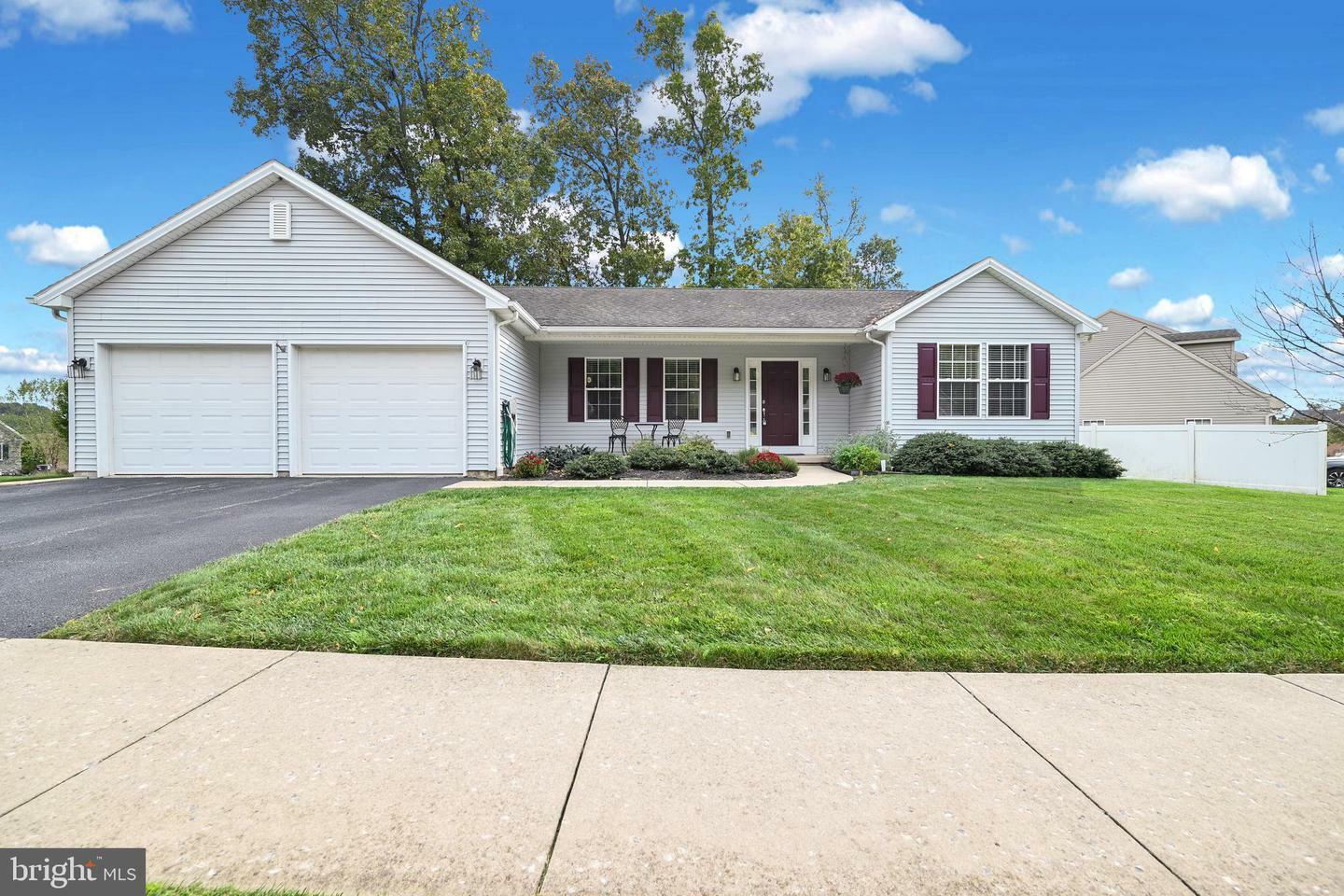 Property Photo:  7703 Seneca Ridge Drive  PA 17403 