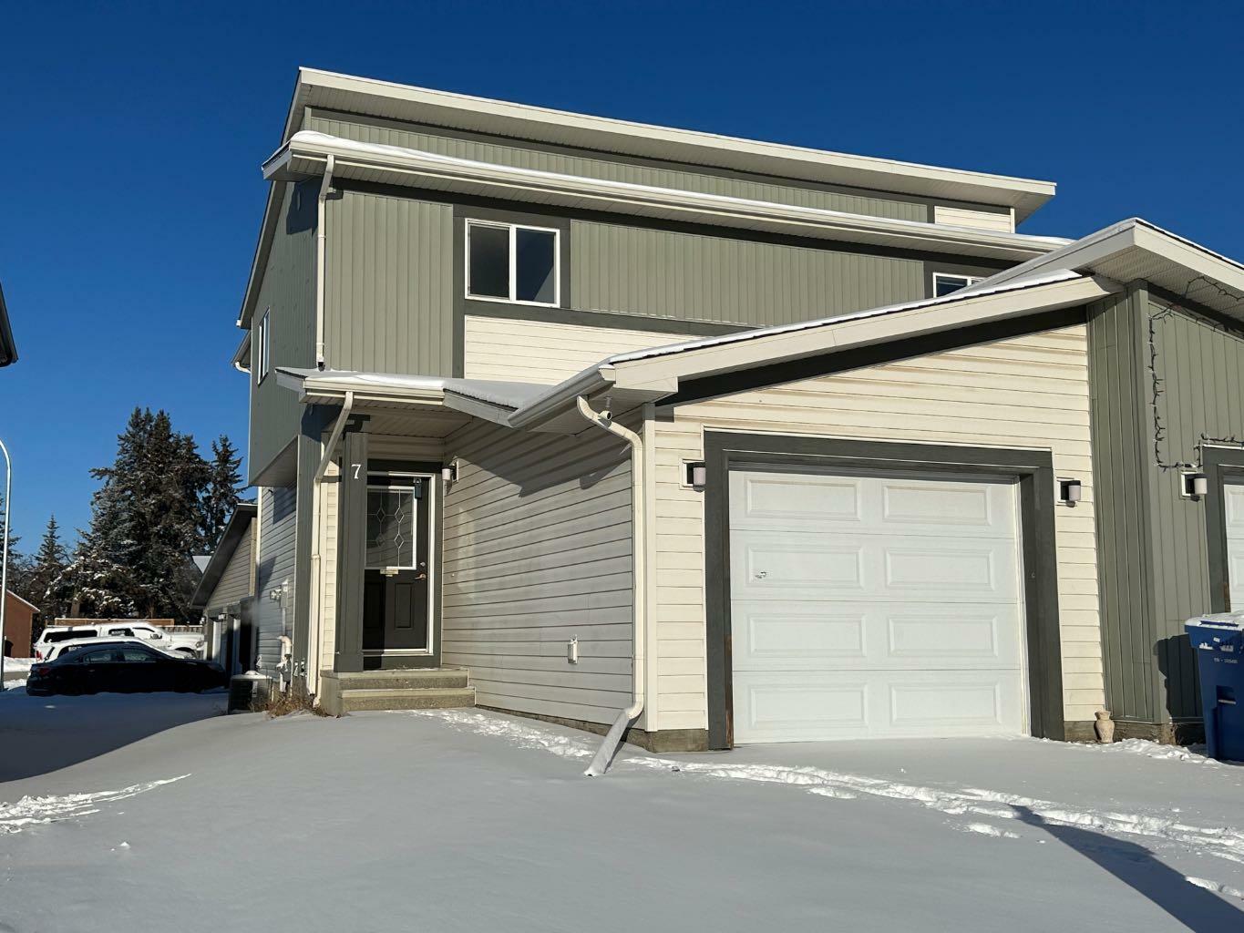 Property Photo: 7 Greenhouse Place AB T4N 5E1