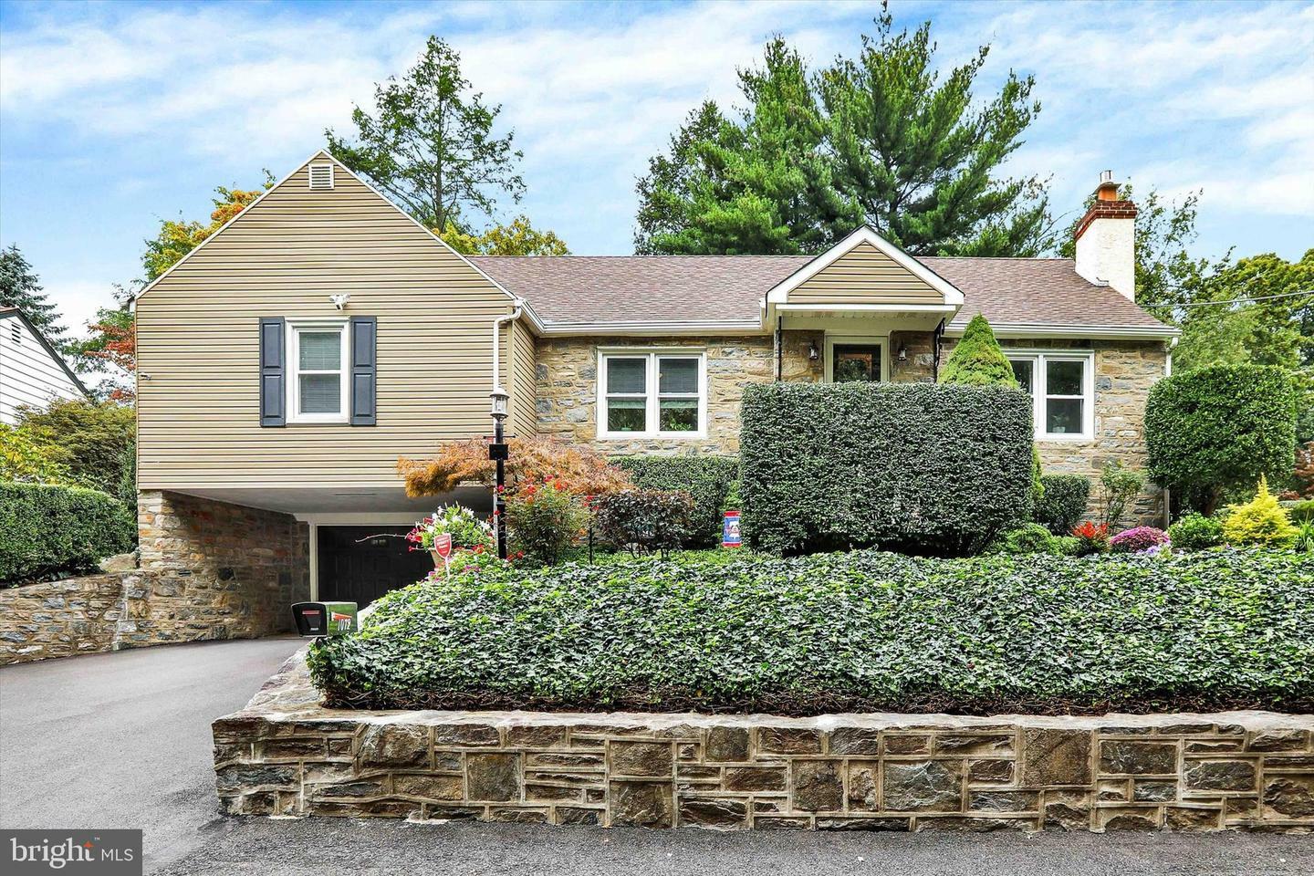 Property Photo:  1072 Winding Creek Lane  PA 19006 