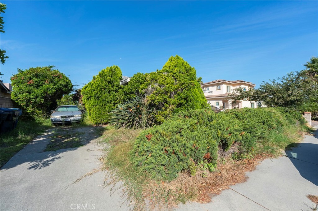 Property Photo:  14801 Newland Street  CA 92655 