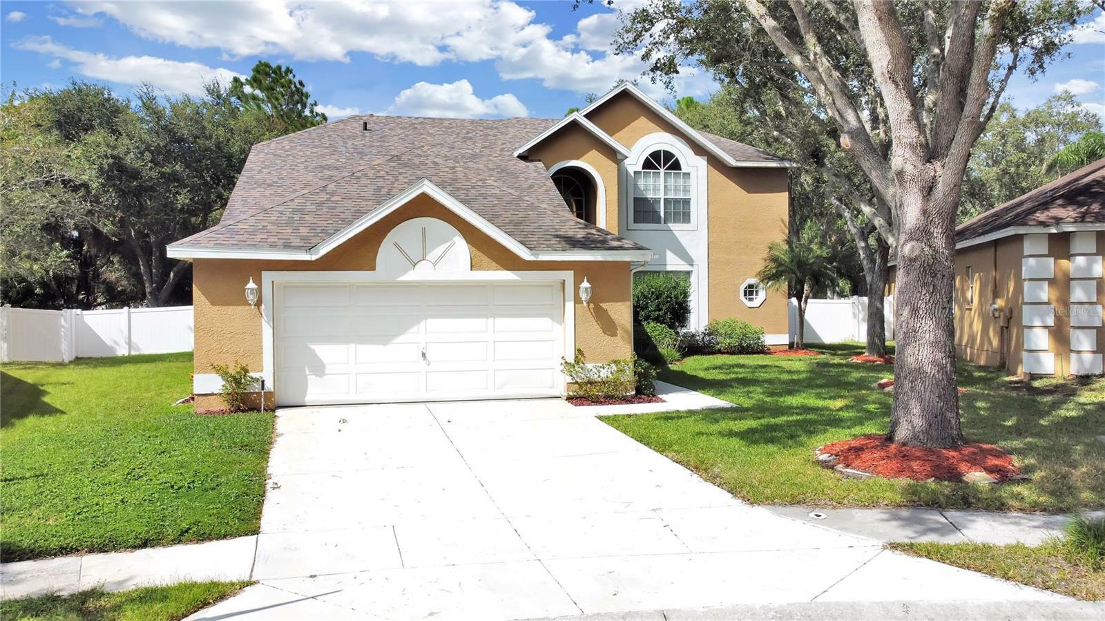 Property Photo:  8502 Goldfinch Court  FL 33647 