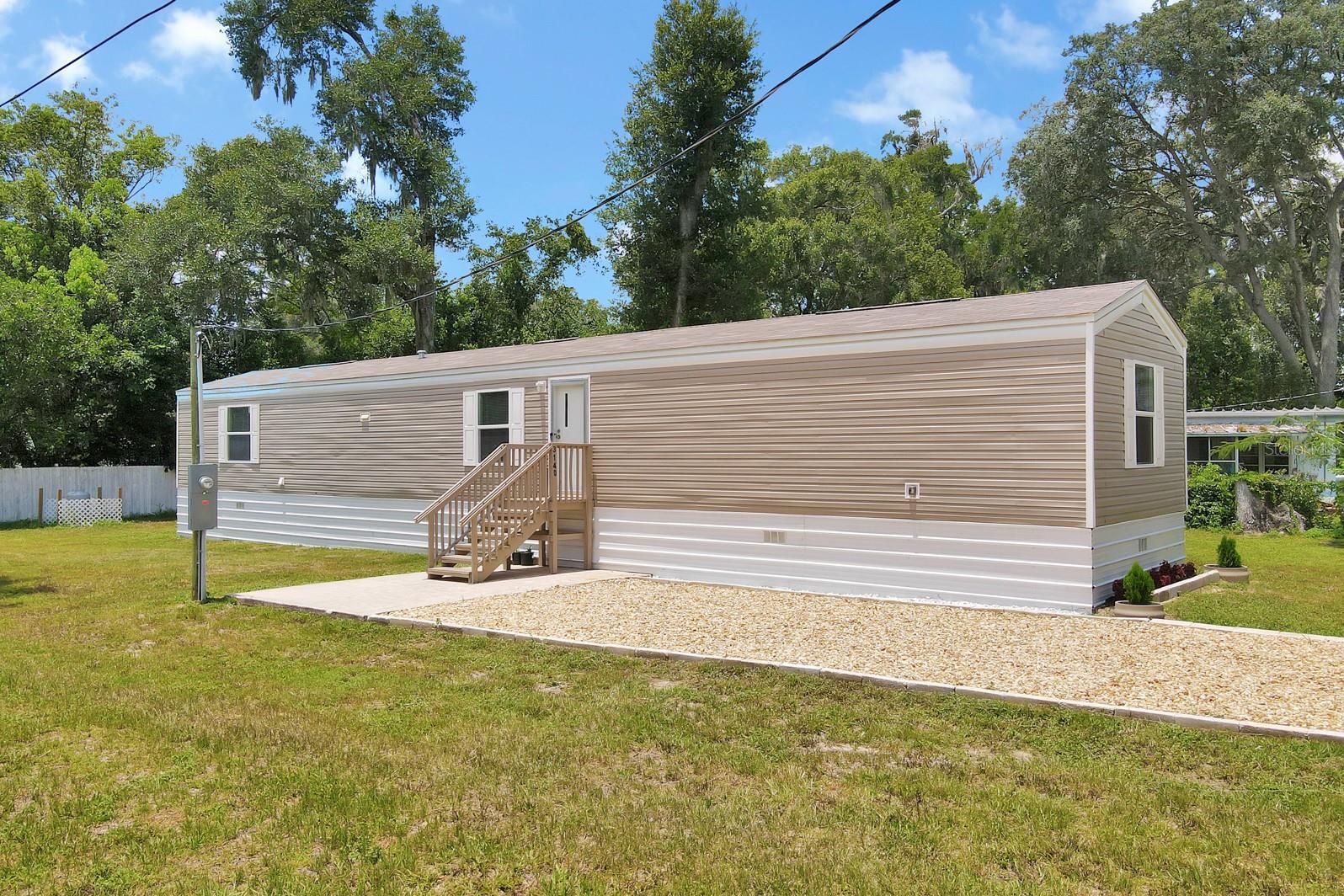 Property Photo: 3140 SE 41st Avenue FL 34480