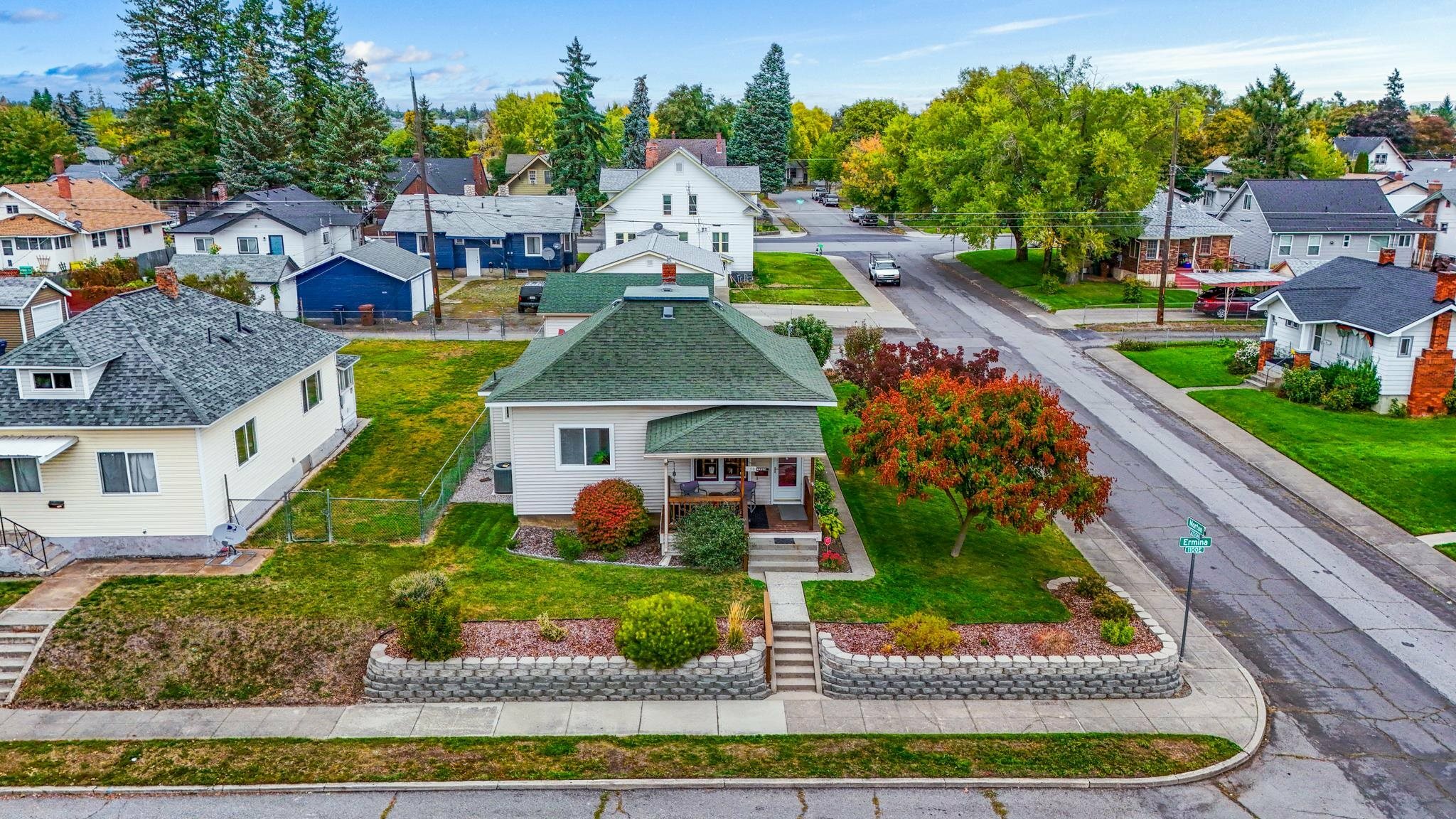 Property Photo: 1123 E Ermina Ave WA 99207