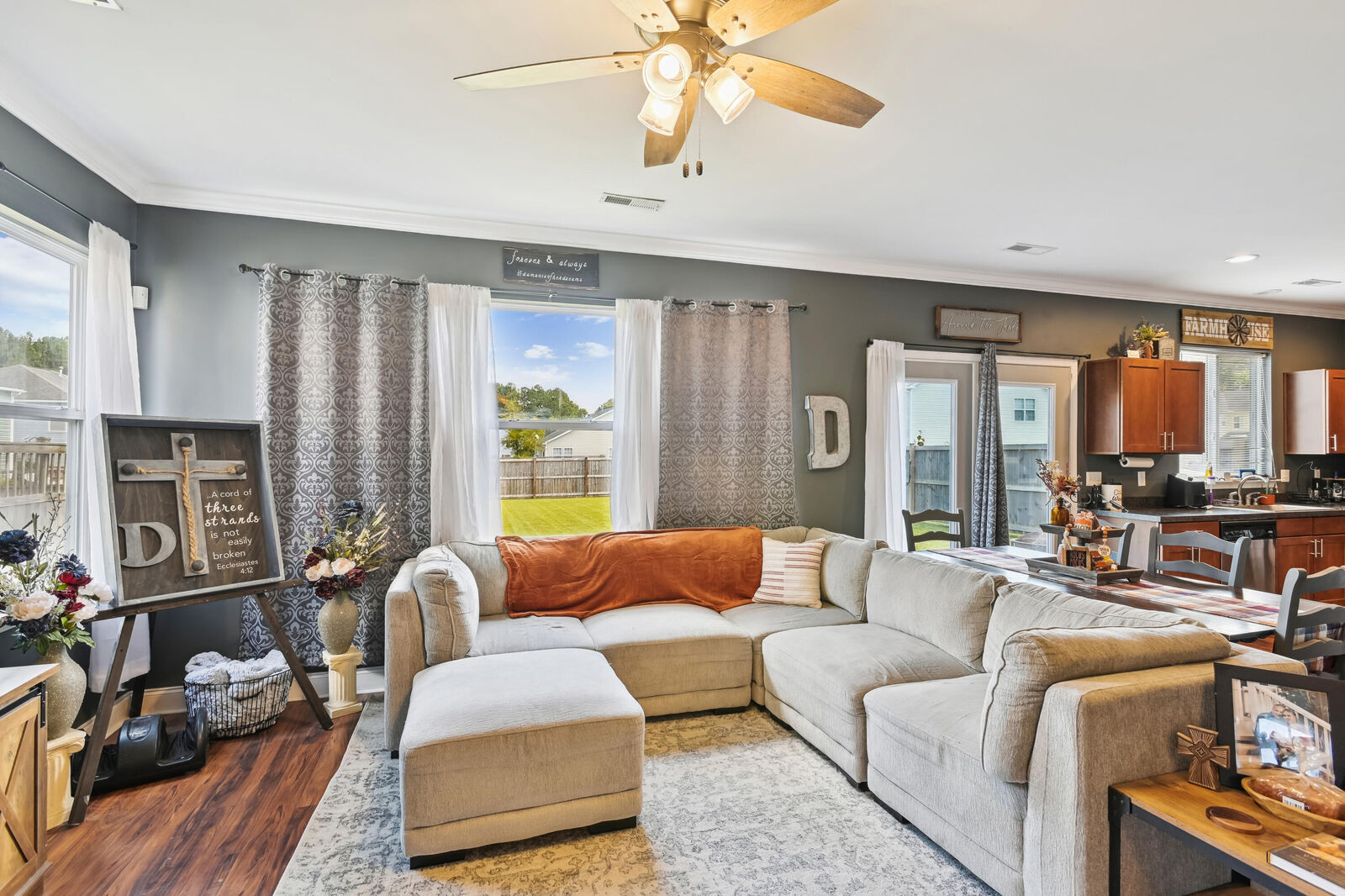 Property Photo: 305 Evesham Avenue SC 29461