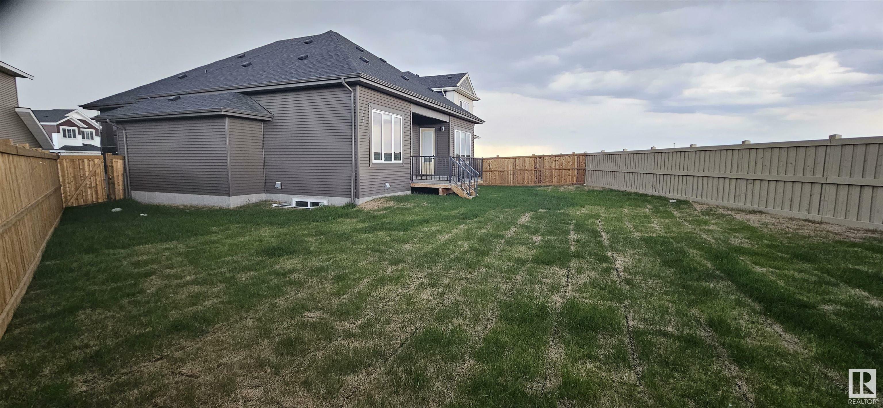 Property Photo: 78 Edgefield Way AB T8N 7Z9