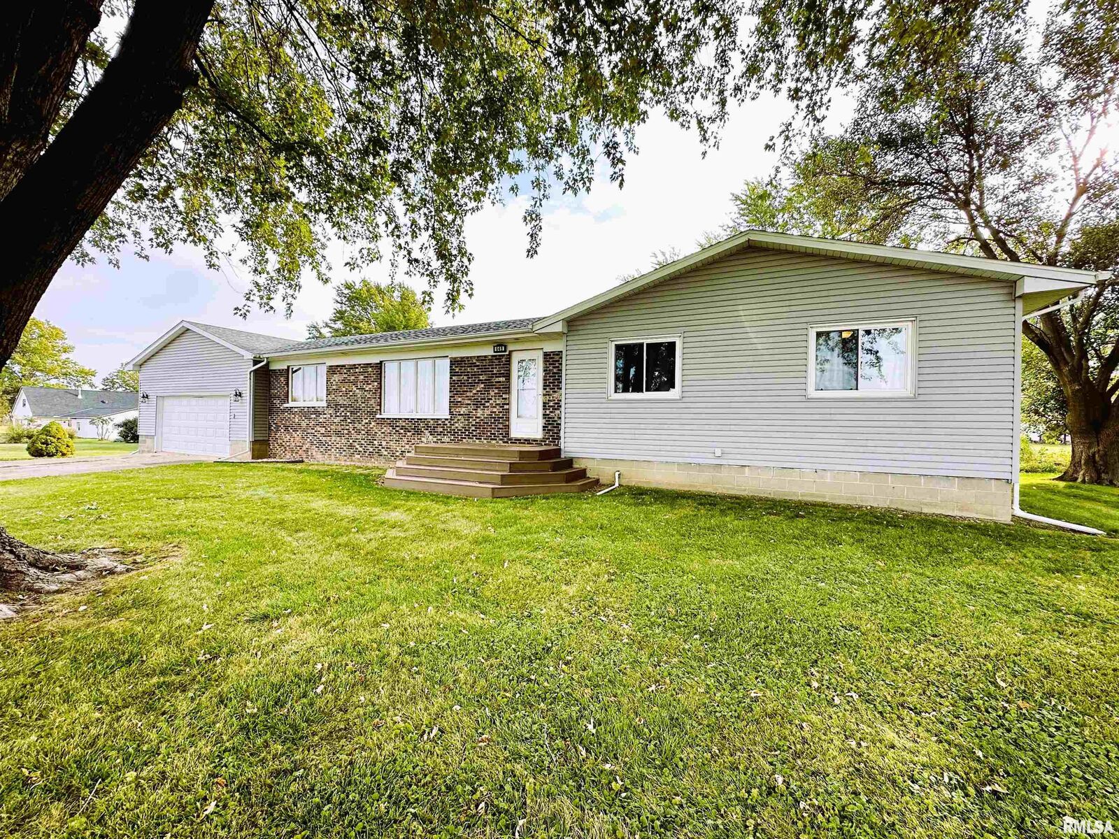 Property Photo: 649 Knox Road 150 E IL 61410