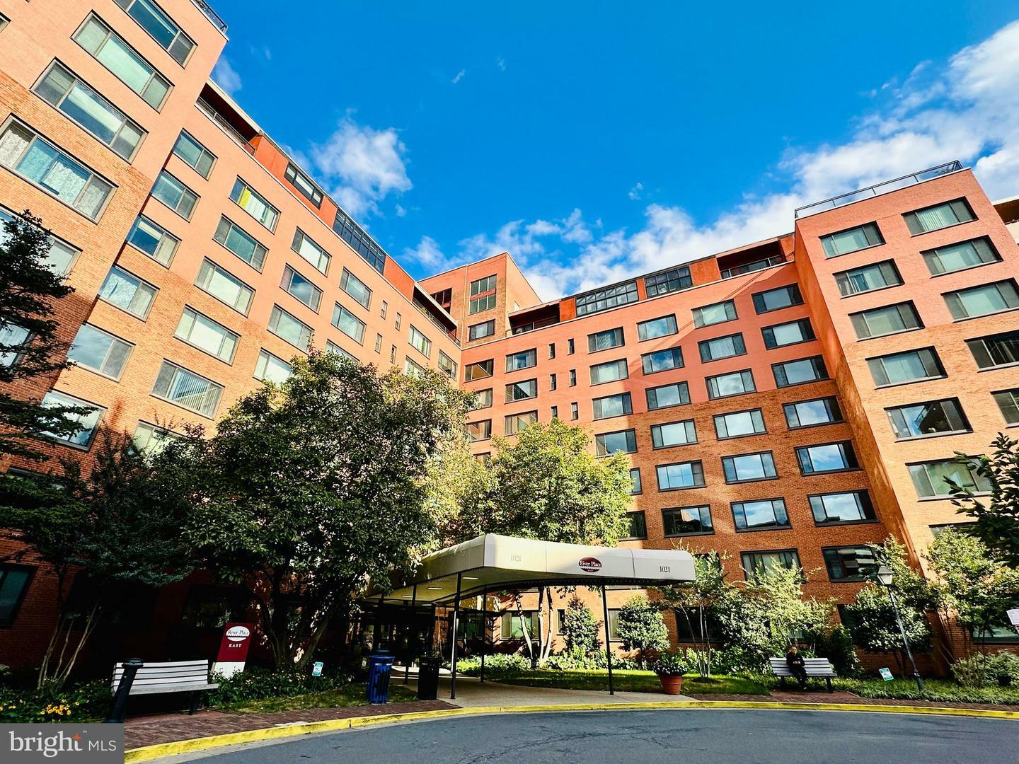 Property Photo: 1021 Arlington Boulevard 917 VA 22209