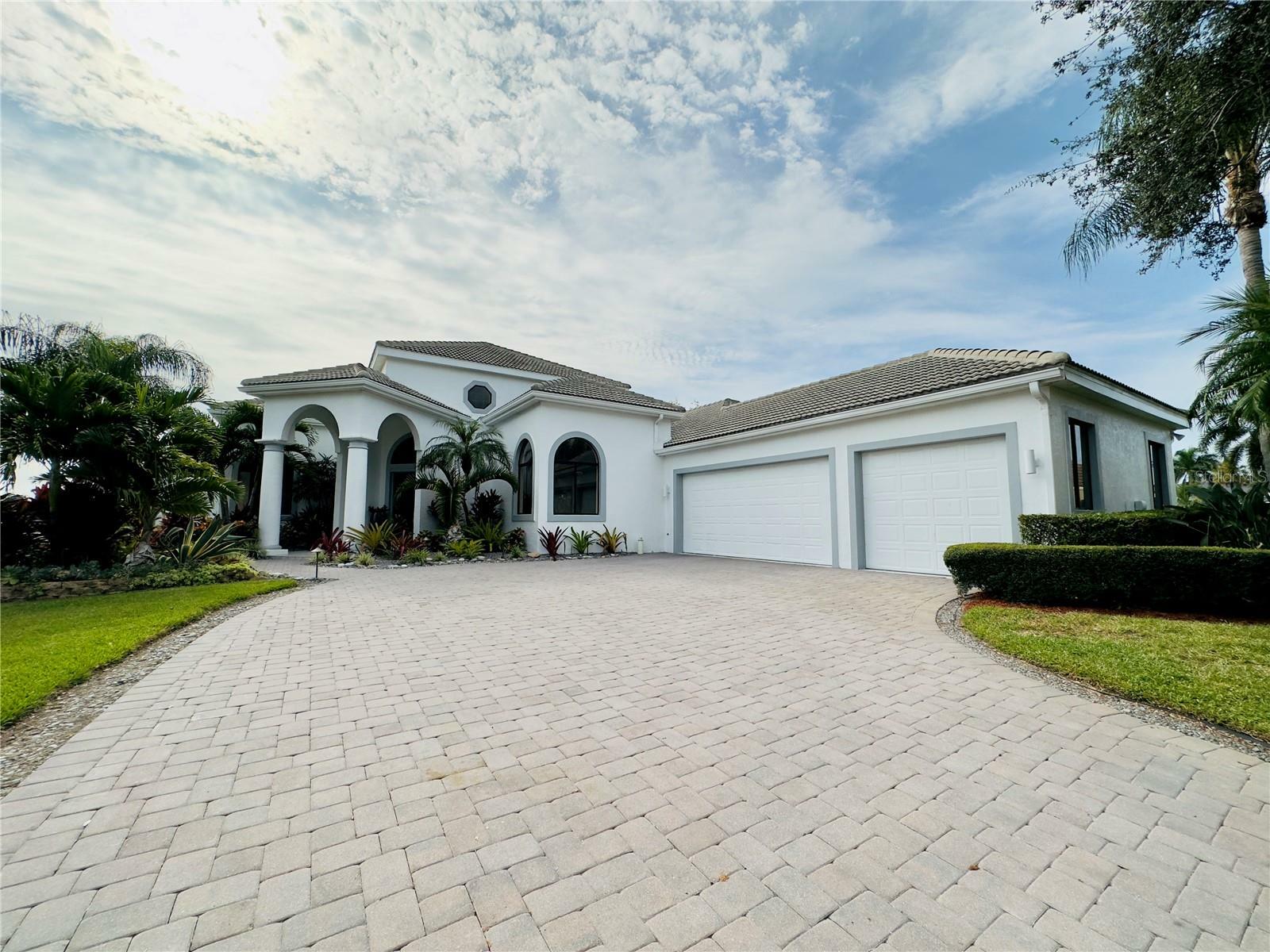 Property Photo:  7836 Esperanza Circle  FL 34238 