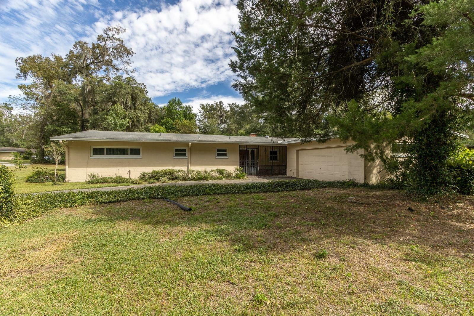 Property Photo:  3905 SW 18th Street  FL 32608 