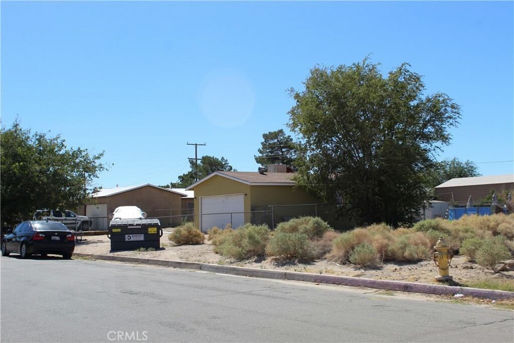 Property Photo:  11 Dividing Line Street  CA 92398 