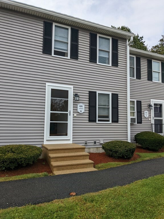 Property Photo: 44 Olde Colonial Dr 4 MA 01440