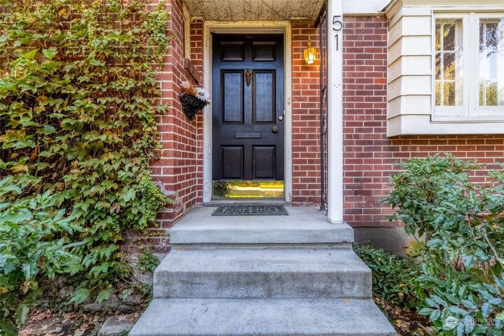 Property Photo: 51 S Division WA 99362