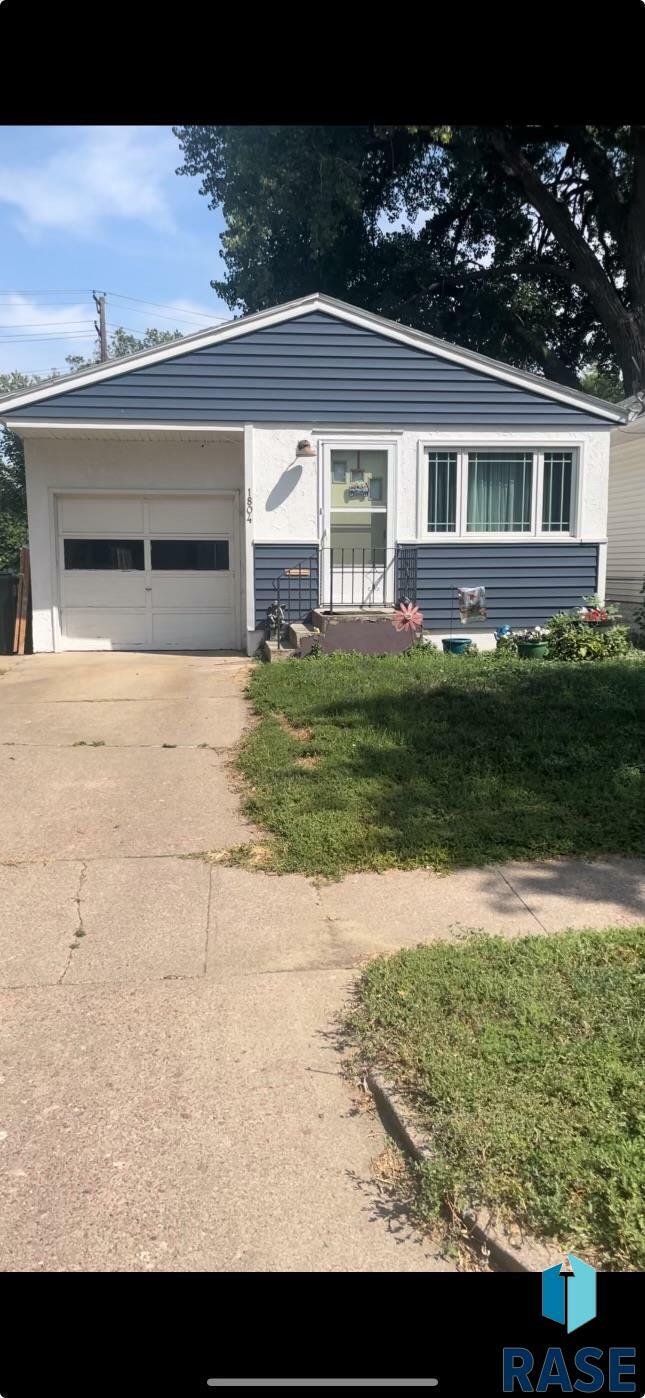 Property Photo:  1804 S Prairie Ave  SD 57105-2720 