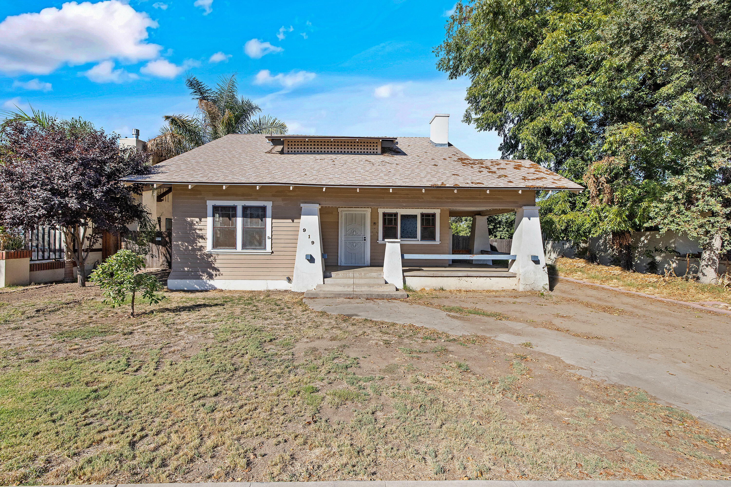 Property Photo:  919 S Court Street  CA 93277 