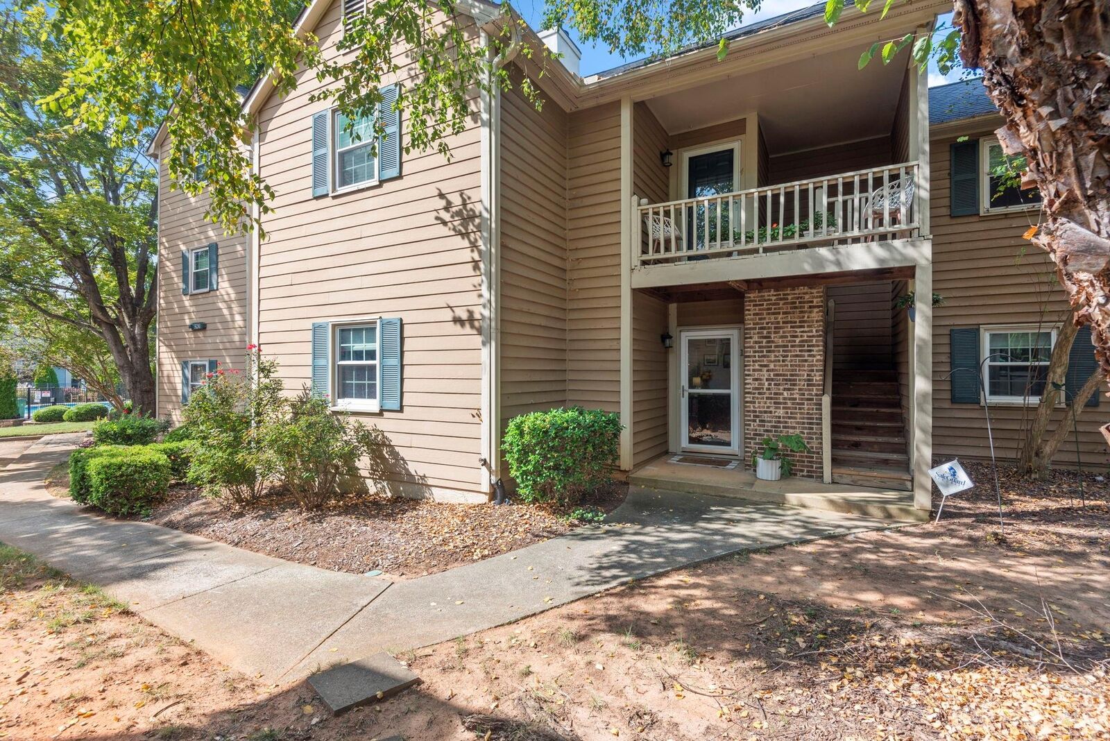 Property Photo:  3210 Selwyn Farms Lane 1  NC 28209 