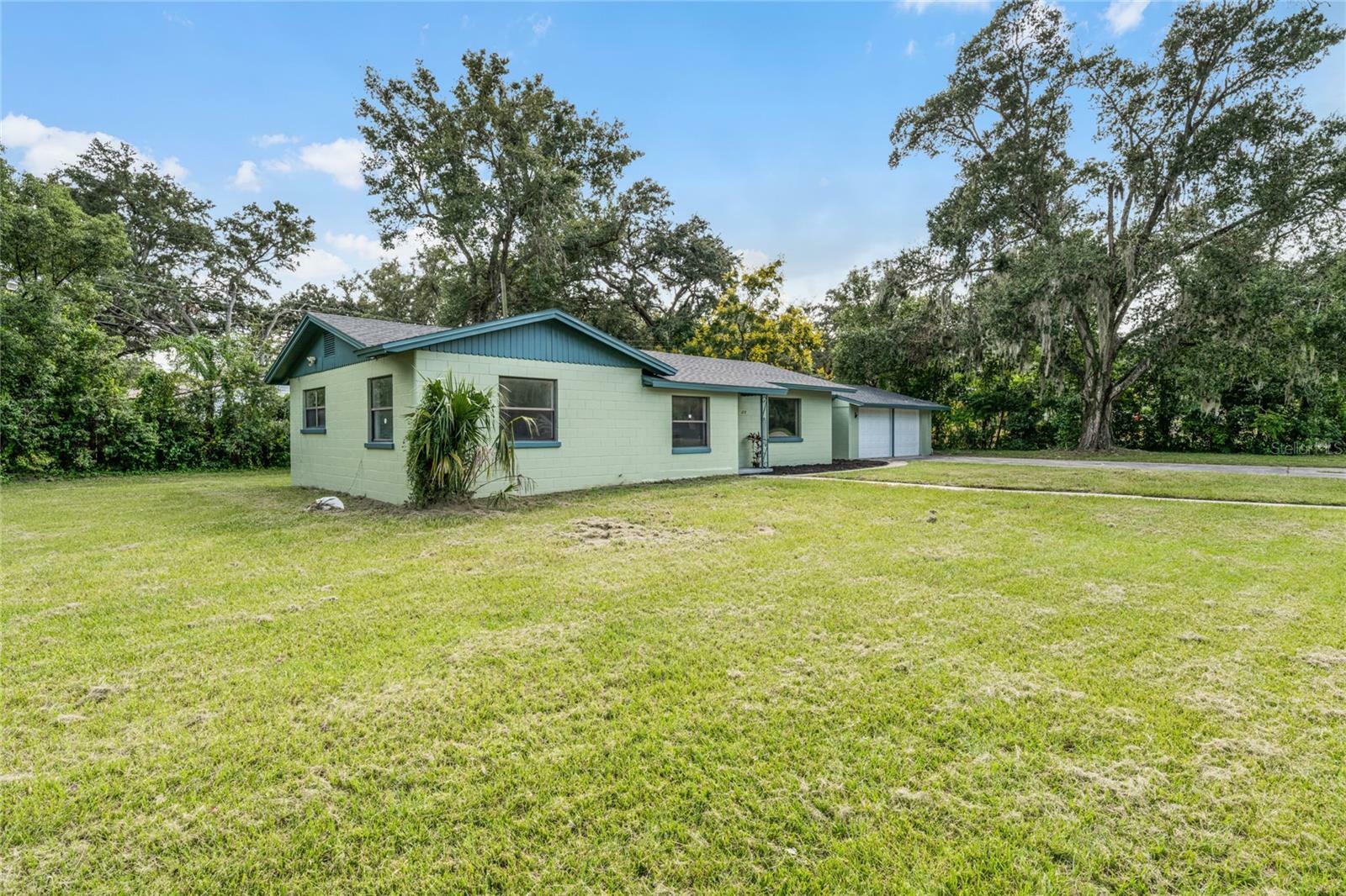 Property Photo: 211 Arcadia Road FL 32771