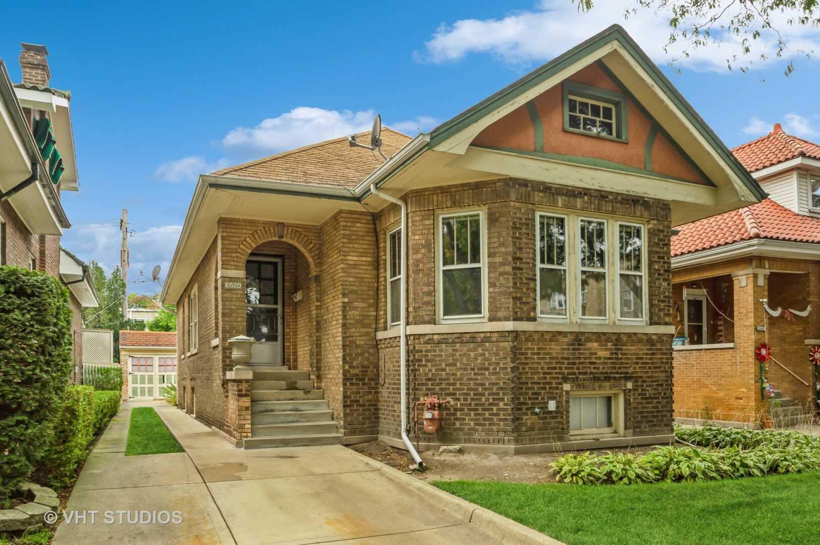 Property Photo:  6520 N Artesian Avenue  IL 60645 