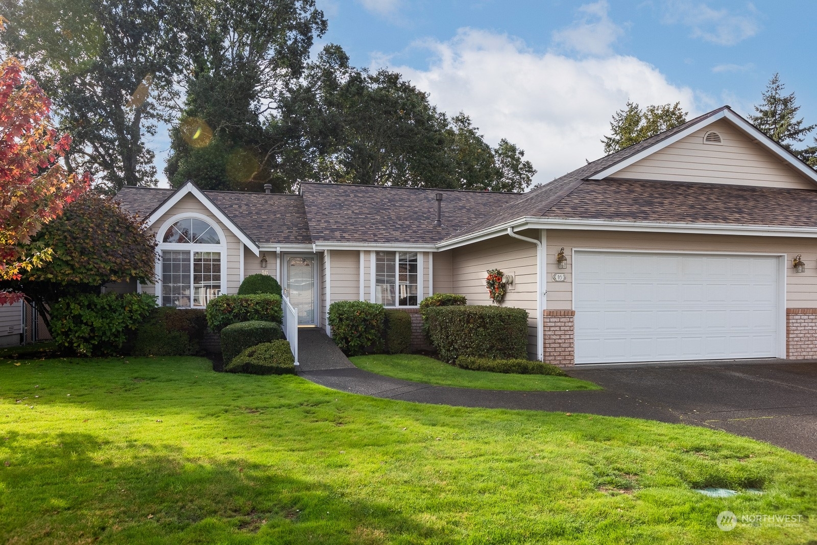 Property Photo:  16 Lakewood Oaks Drive SW  WA 98499 