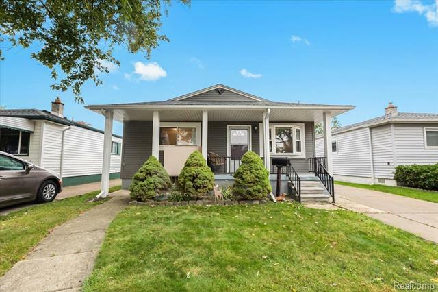 Property Photo:  5644 Croissant Street  MI 48125 