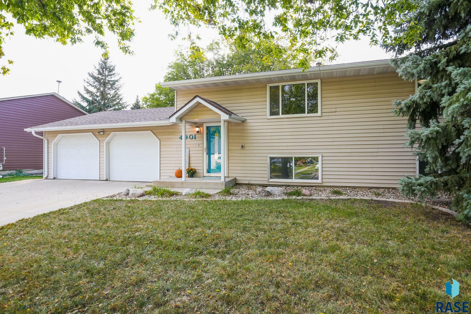 Property Photo:  4901 S Holbrook Ave  SD 57106 