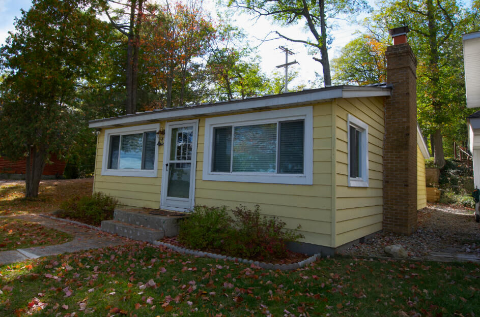 Property Photo:  8860 W Higgins Lake Drive  MI 48653 