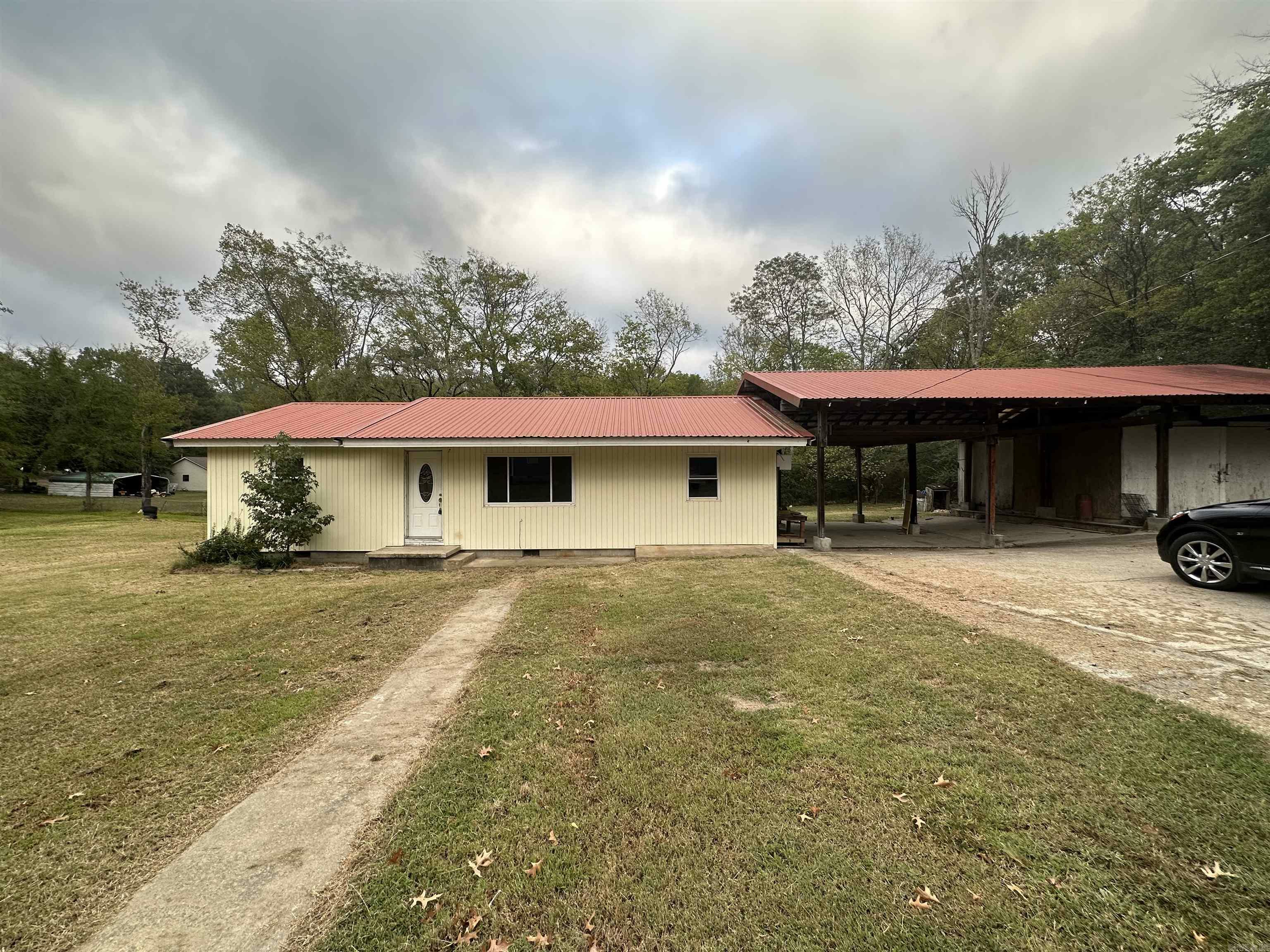 Property Photo: 1901 Hallenbeck Lane AR 72210