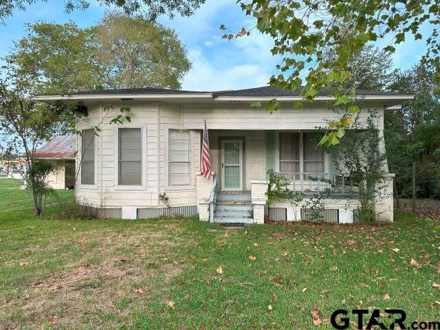 Property Photo: 238 SW 1st St TX 75681