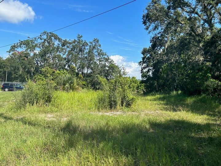 Property Photo:  613 Avenue O NE  FL 33881 