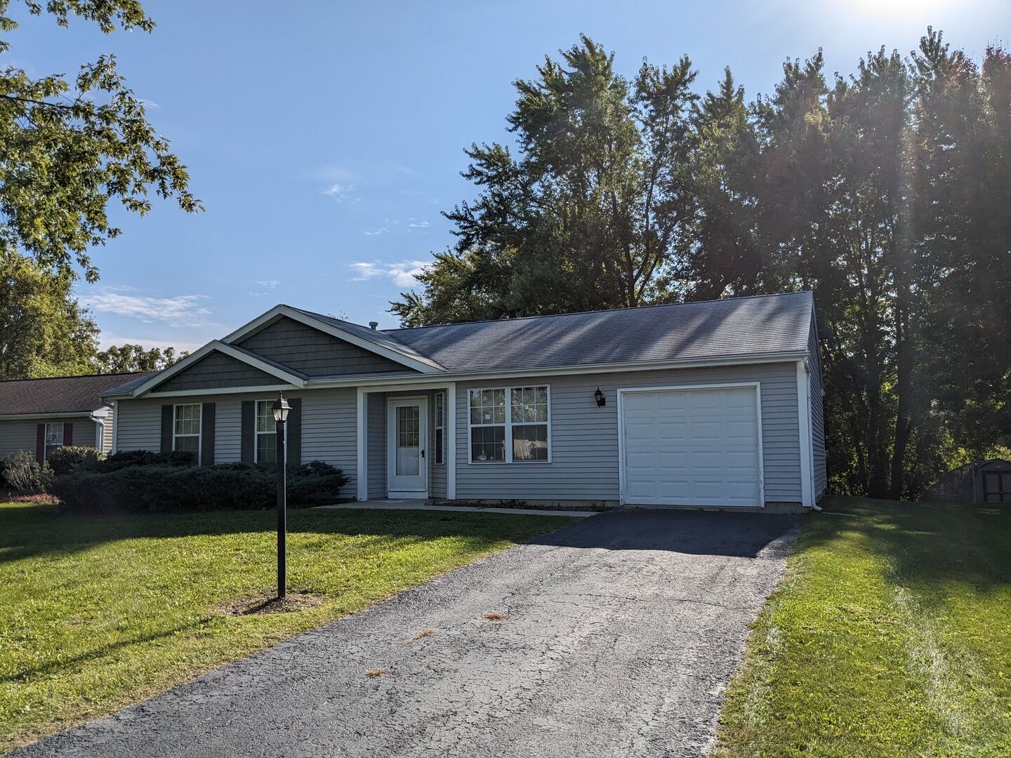 Property Photo: 829 Dartmouth Drive IL 60042