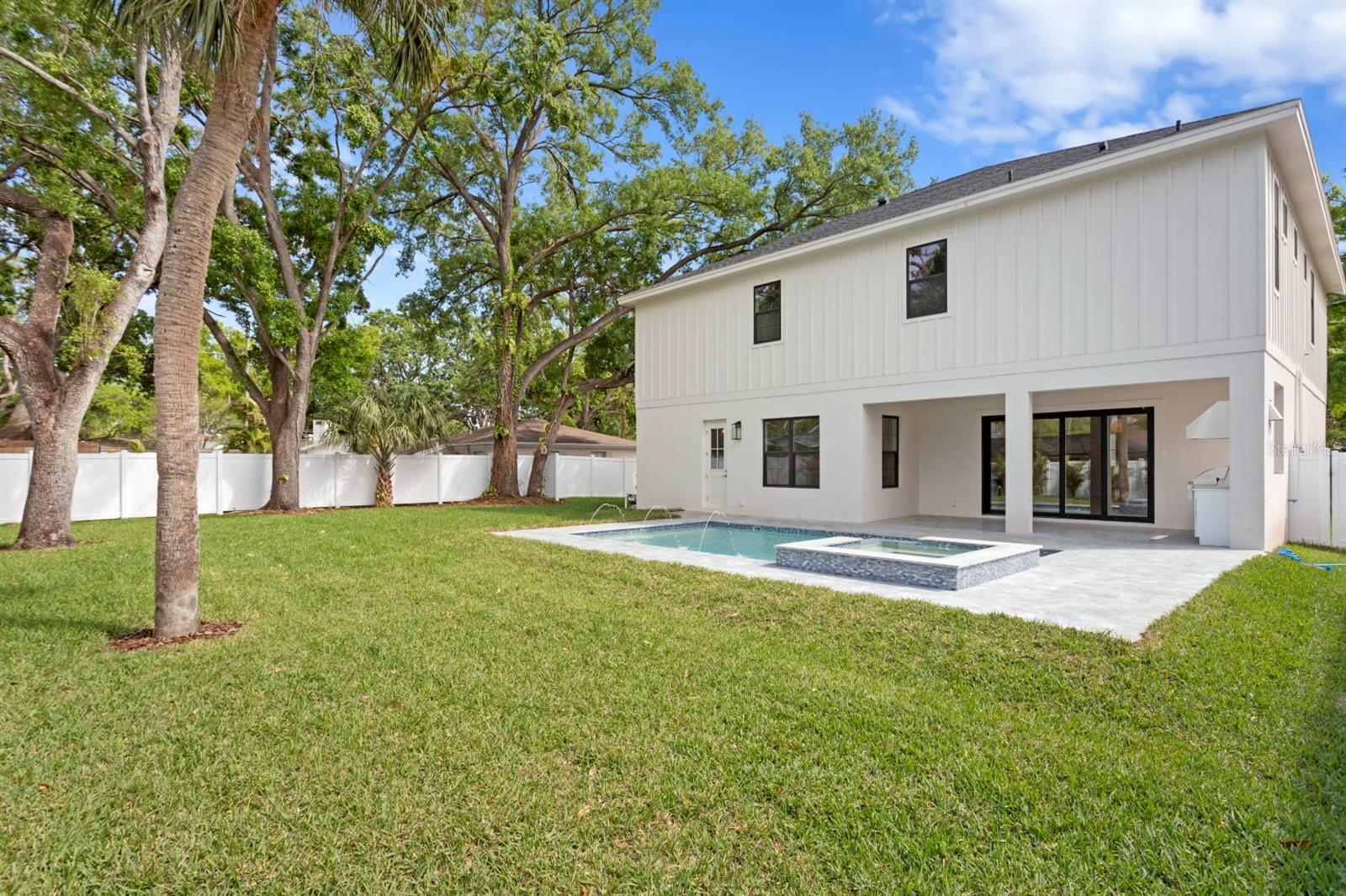Property Photo: 4005 W San Rafael Street FL 33629