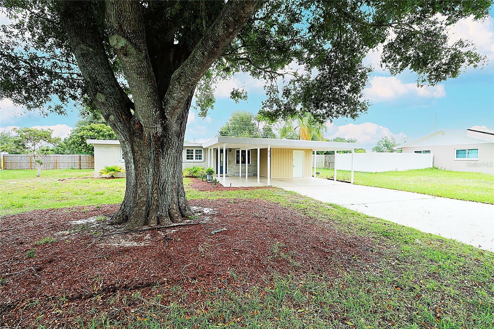 Property Photo:  824 Casselberry Drive  FL 33853 