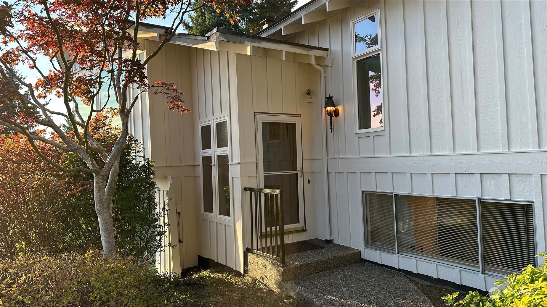 Property Photo:  13812 SE 21st Street  WA 98005 