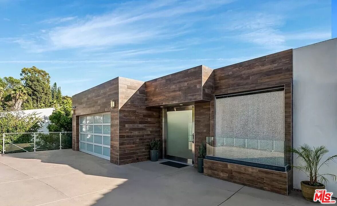 Property Photo:  6318   Quebec Dr  CA 90068 