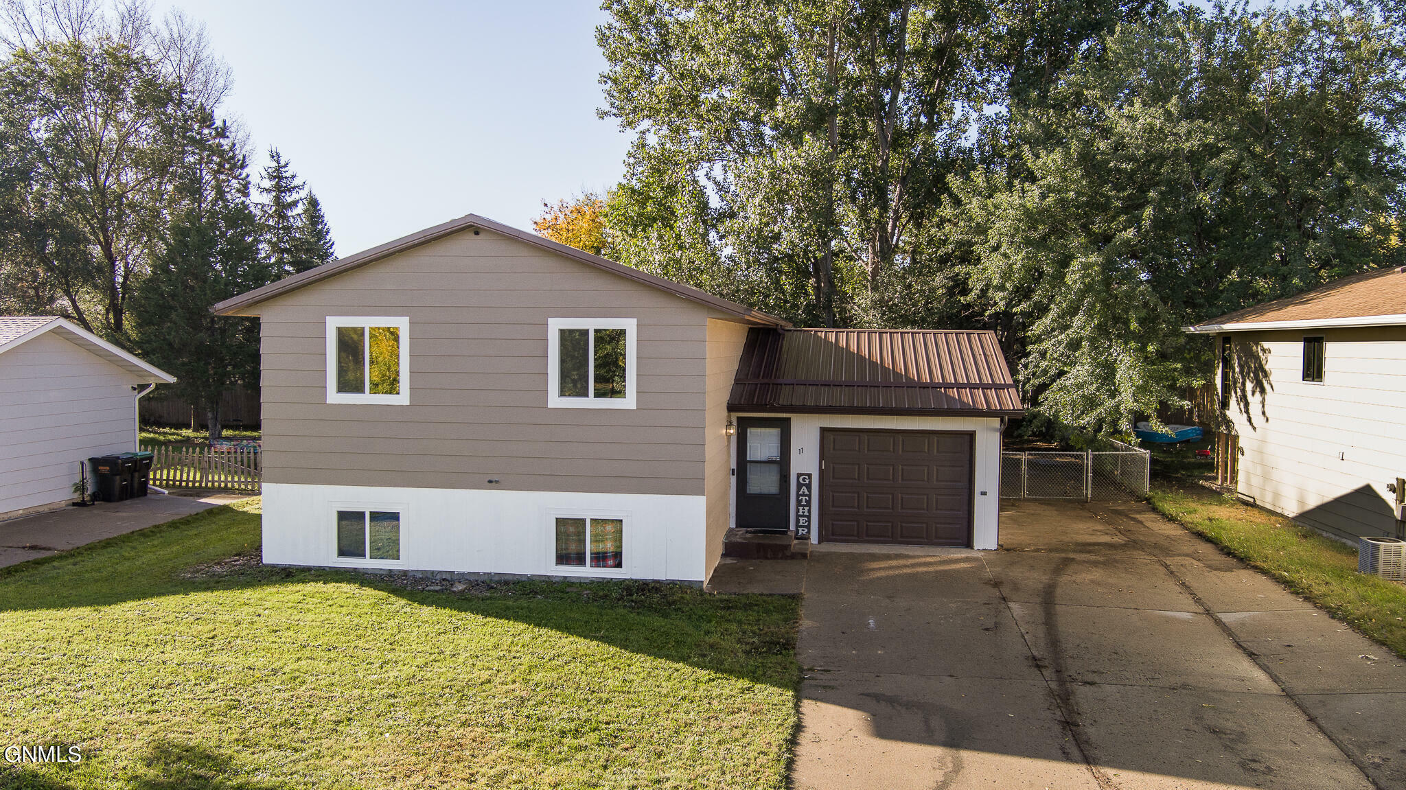 Property Photo:  11 McDougall Drive  ND 58504 