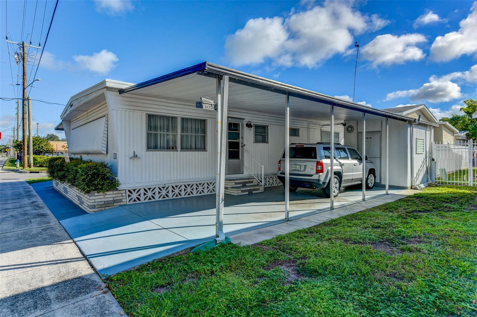 Property Photo:  2103 18th Street W  FL 34205 