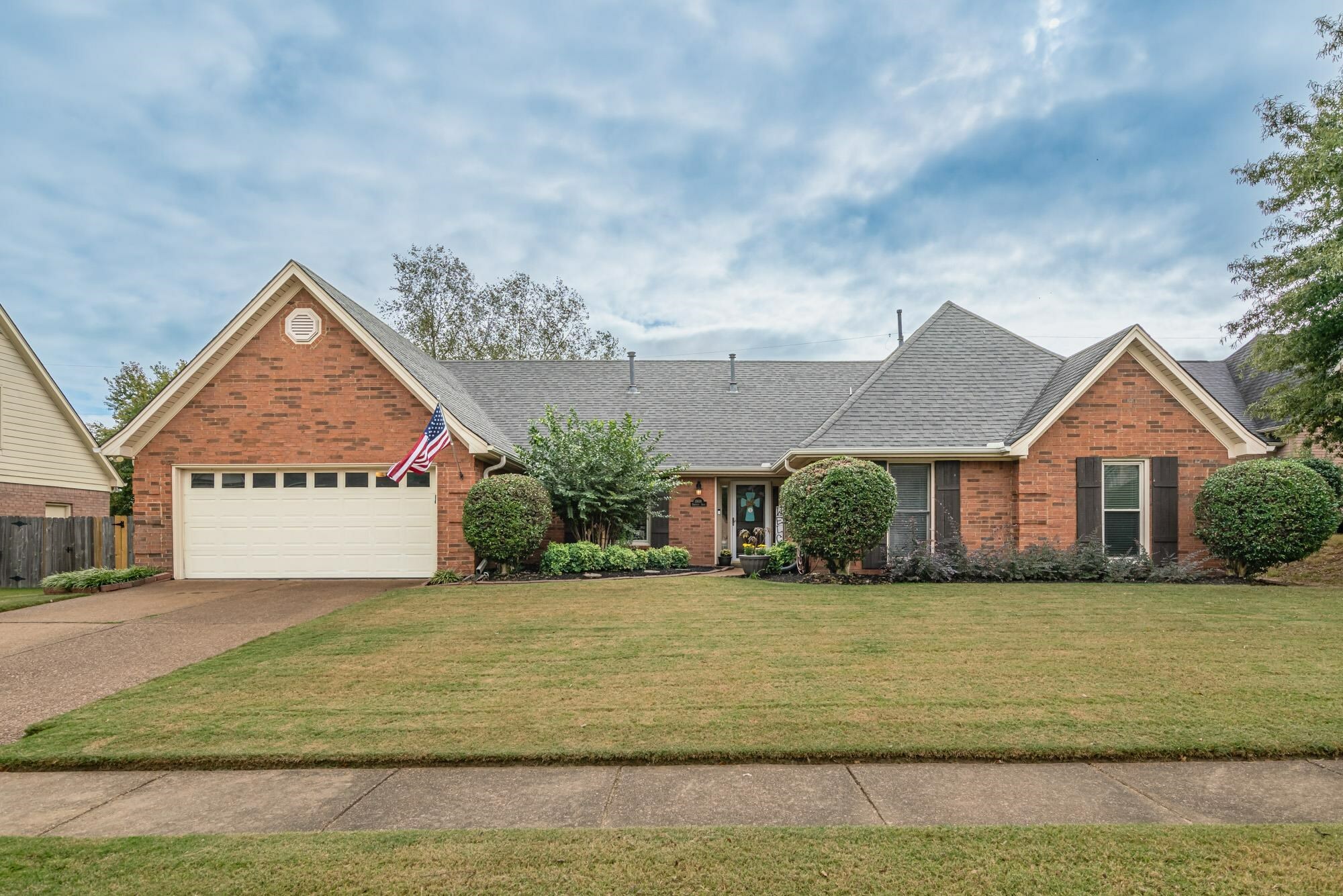 Property Photo: 1908 Dartford Dr TN 38016