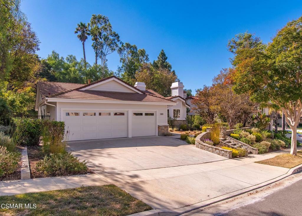 Property Photo:  216 Goldenwood Circle  CA 93065 