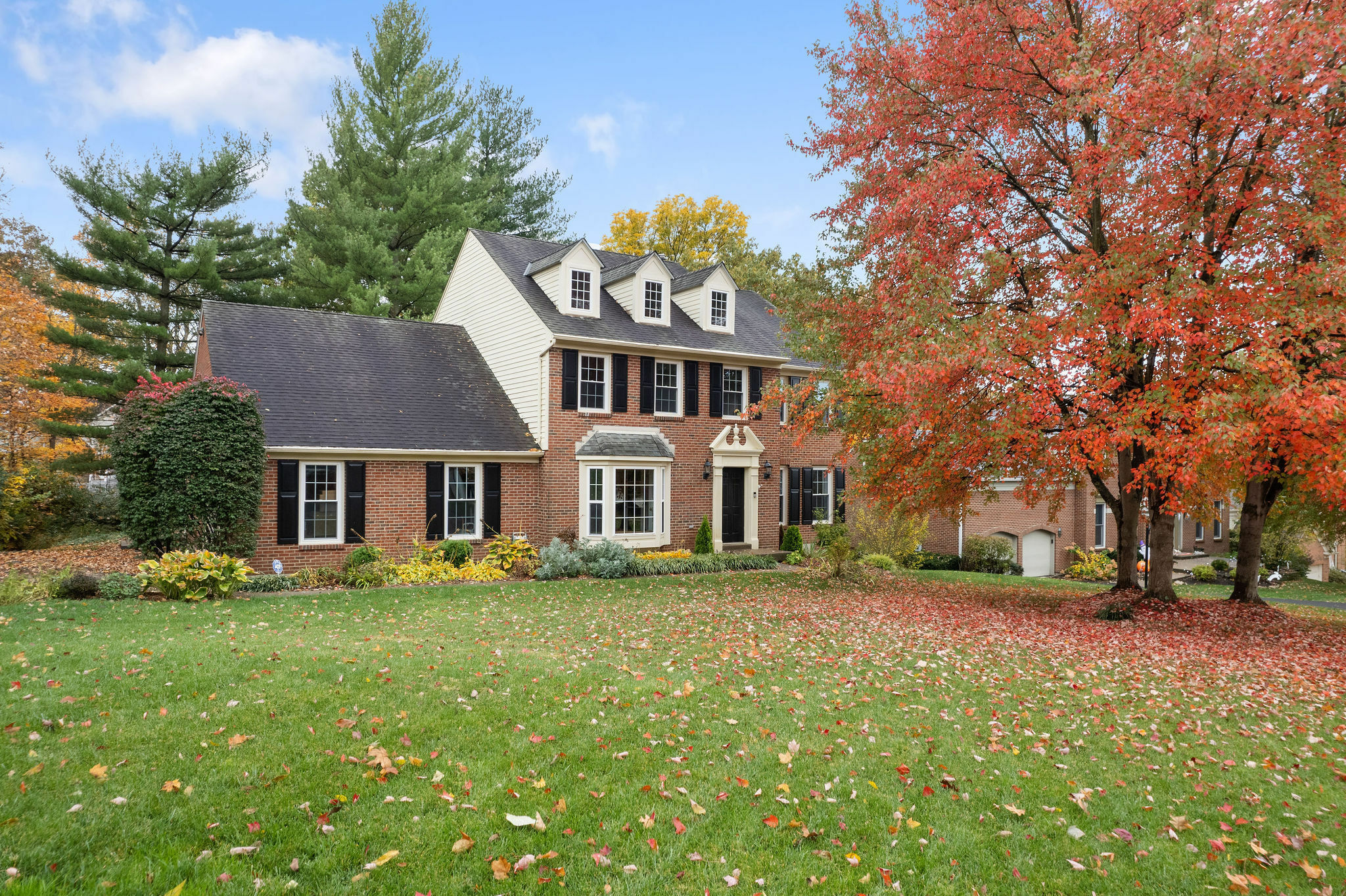 Property Photo: 724 Huntersknoll Lane OH 45230